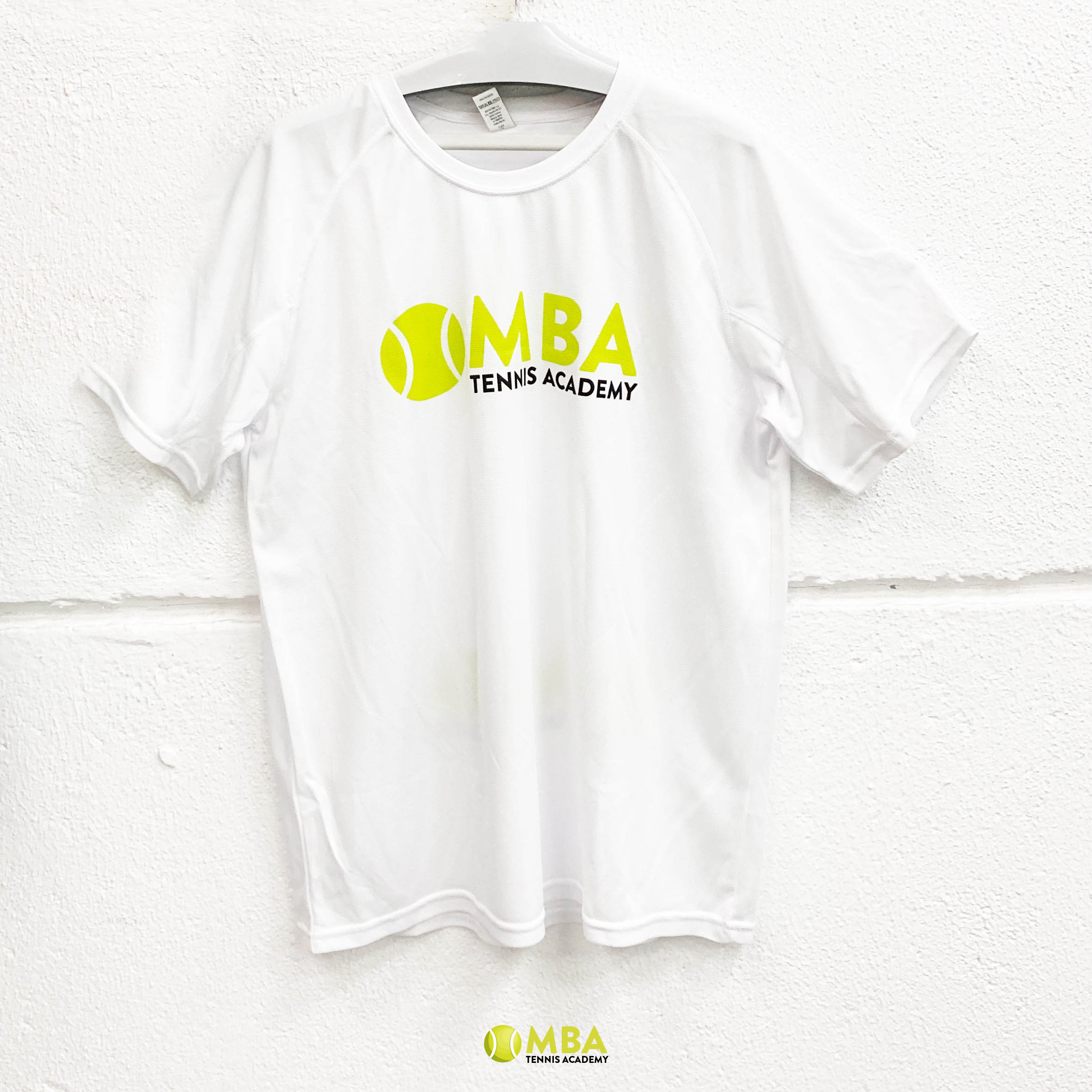 MBA-Tennis-Academy-camiseta-blanca-hombre-1